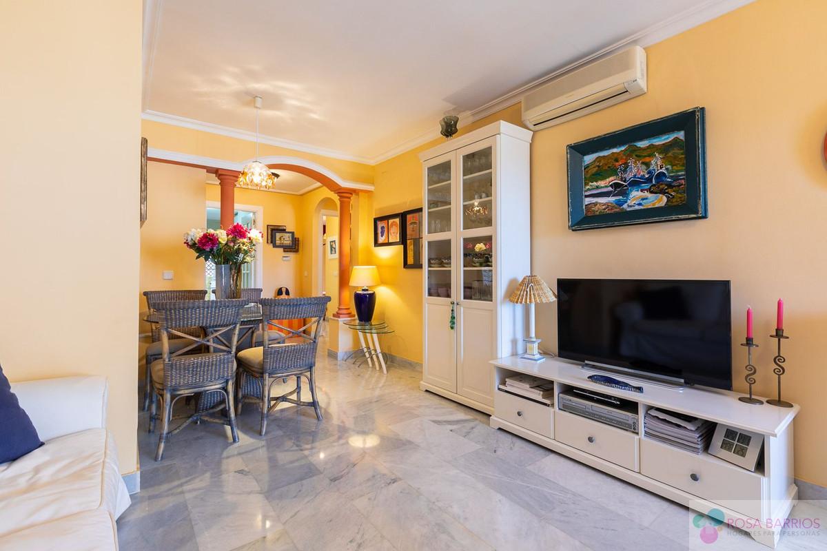 For sale of apartment in Nueva Andalucía
