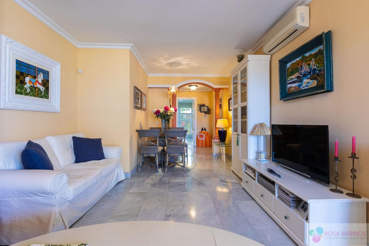 For sale of apartment in Nueva Andalucía
