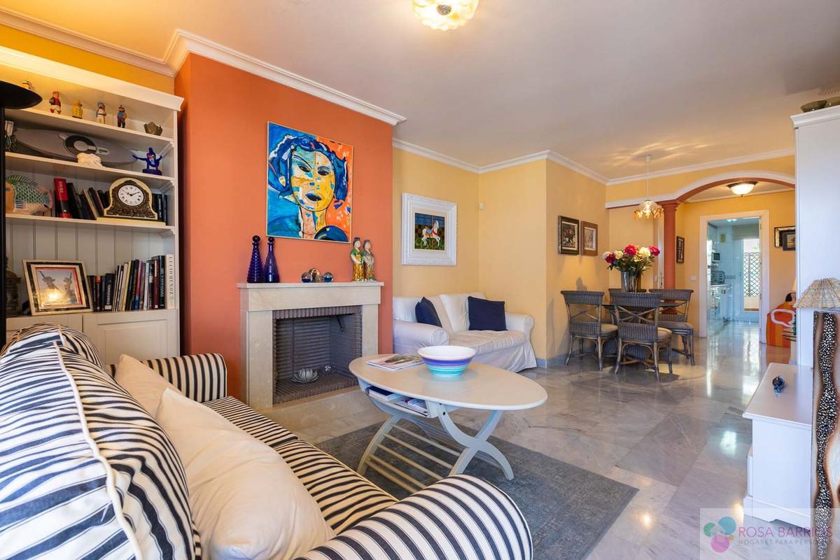 For sale of apartment in Nueva Andalucía