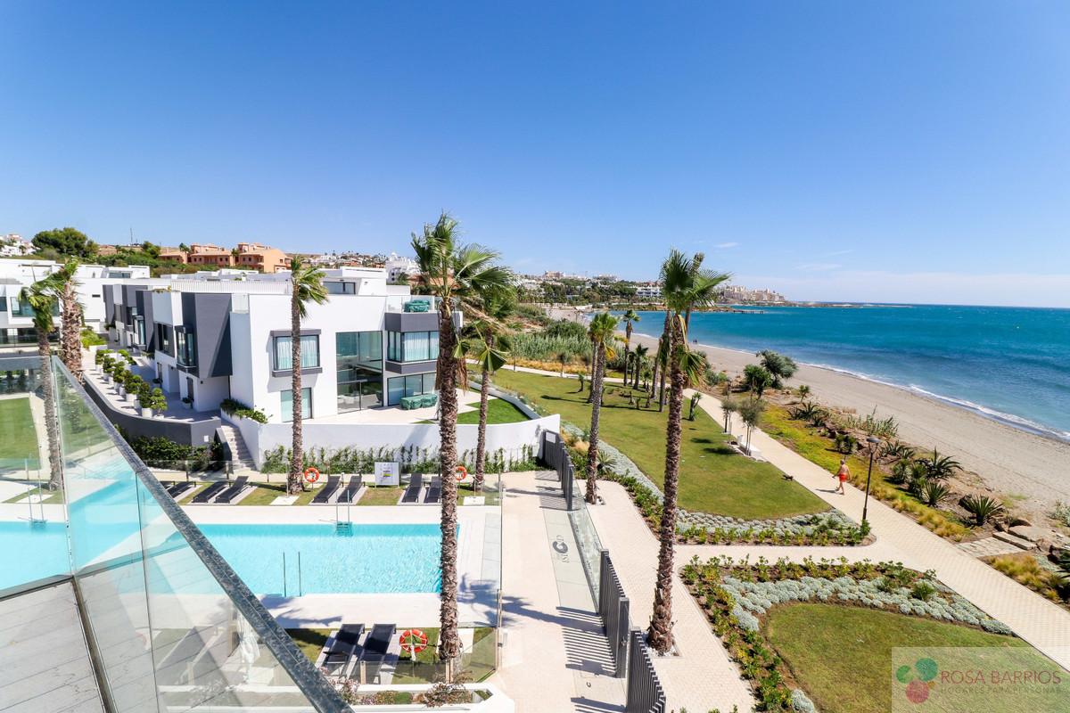 For sale of villa in Estepona