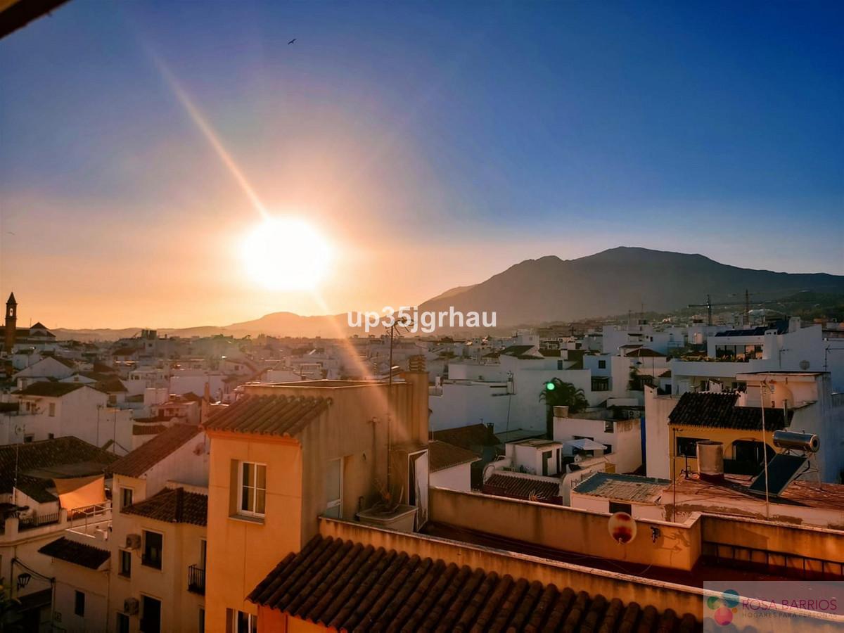 For sale of penthouse in Estepona