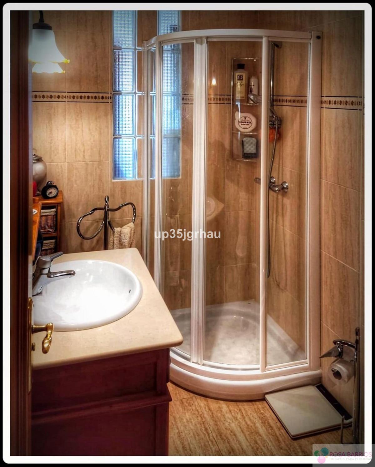 For sale of penthouse in Estepona