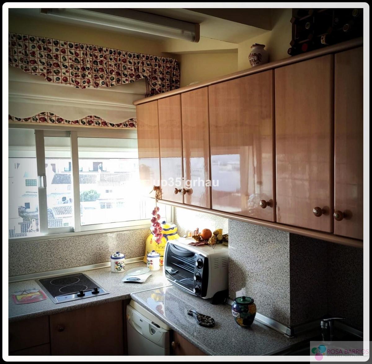 For sale of penthouse in Estepona