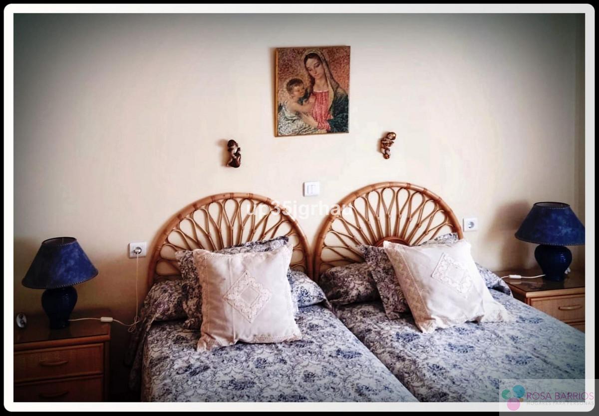 For sale of penthouse in Estepona