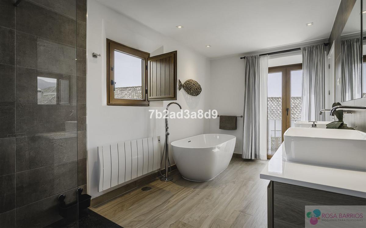Zu verkaufen von villa in
 Nueva Andalucía