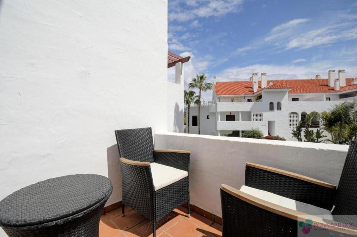 For sale of apartment in Nueva Andalucía