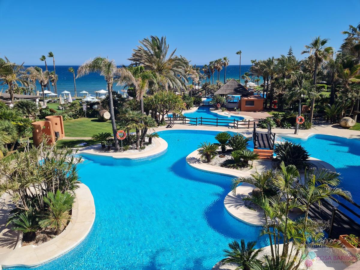 For sale of penthouse in Estepona