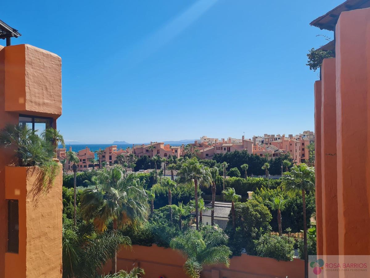 For sale of penthouse in Estepona