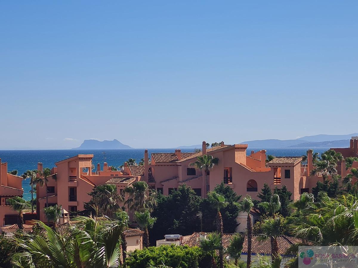 For sale of penthouse in Estepona