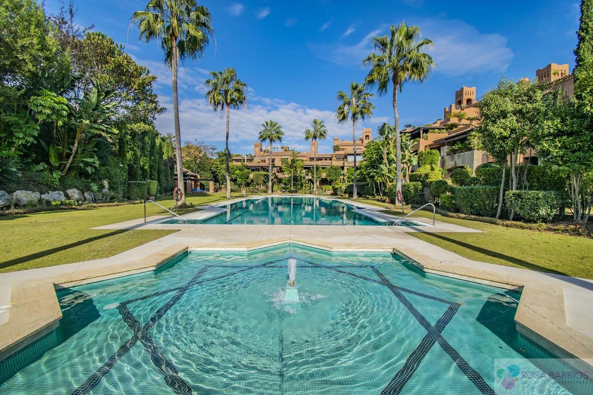 For sale of apartment in Guadalmina Baja
