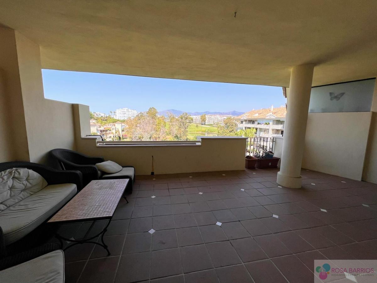For sale of penthouse in Guadalmina Alta