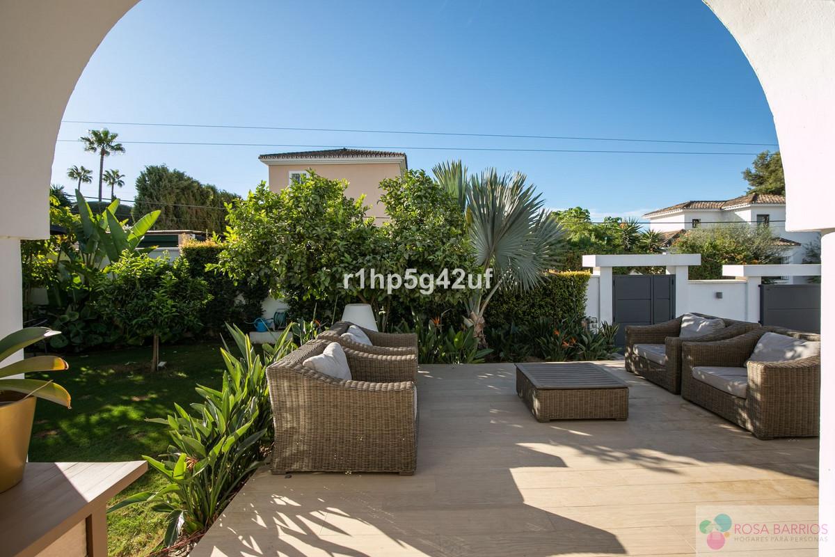 For sale of villa in Guadalmina Alta