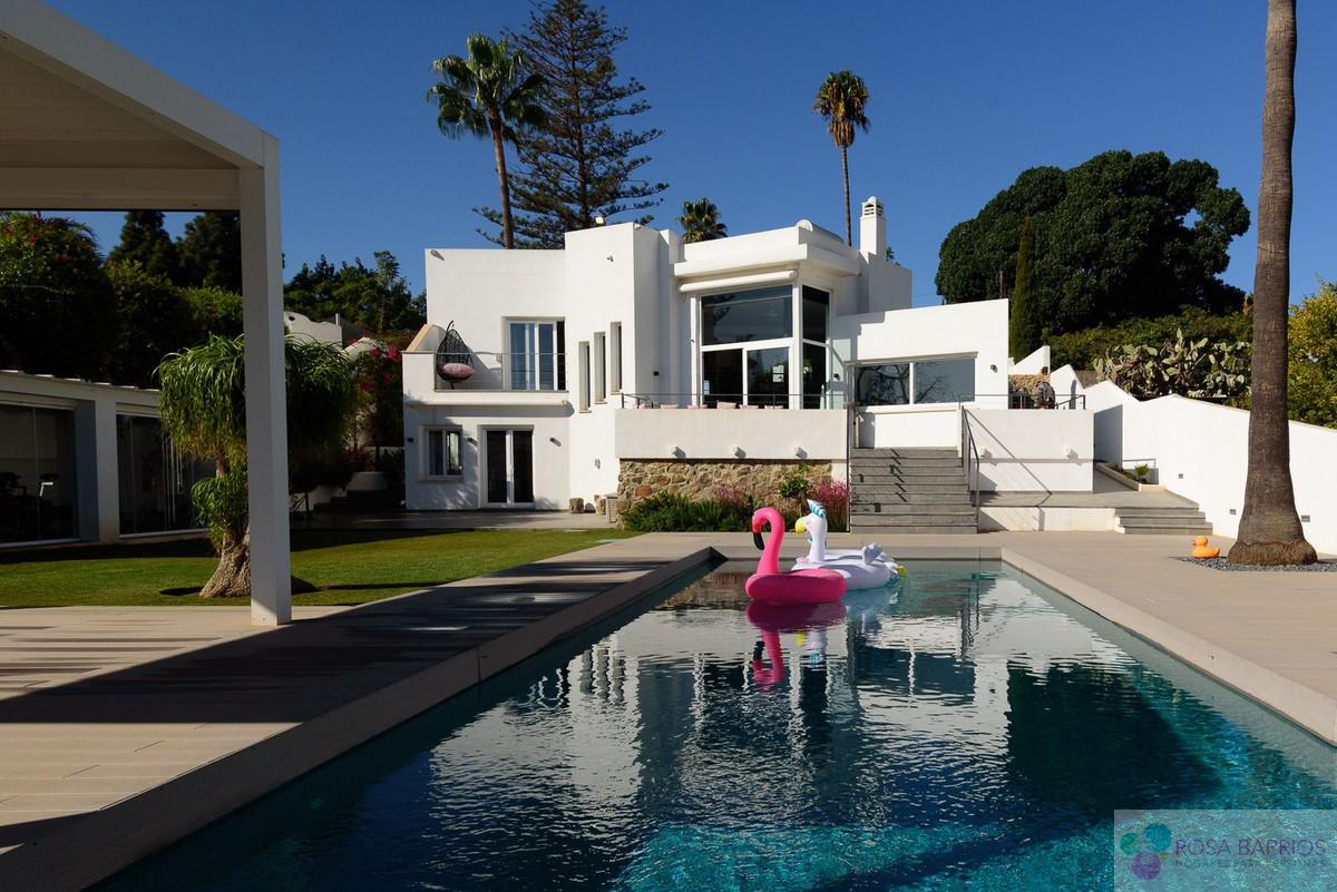 For sale of villa in Guadalmina Alta