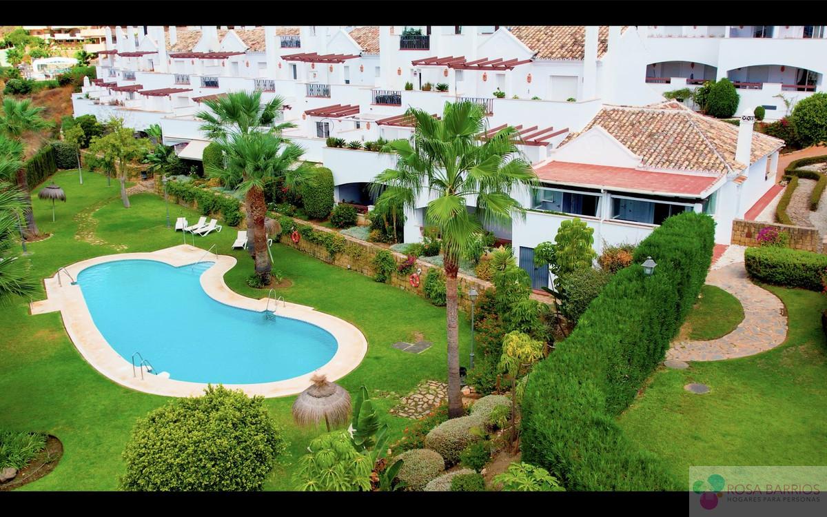 For sale of apartment in Nueva Andalucía
