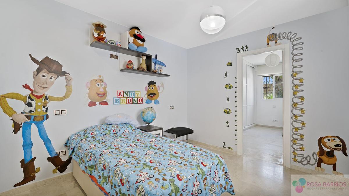 For sale of apartment in Nueva Andalucía