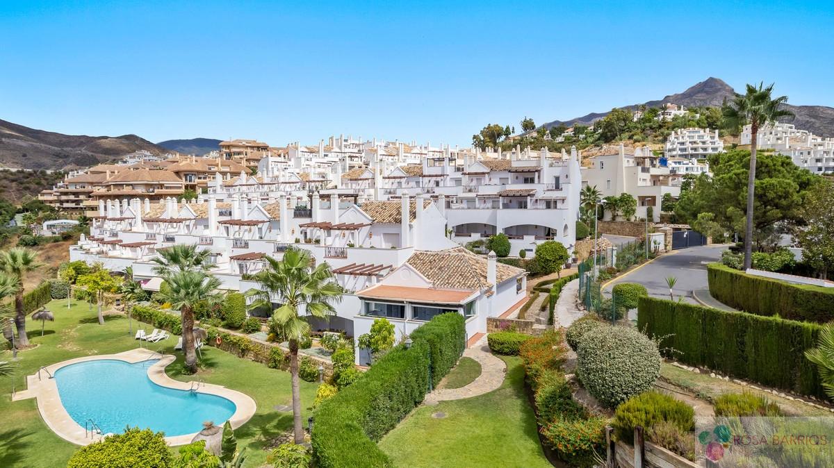 For sale of apartment in Nueva Andalucía