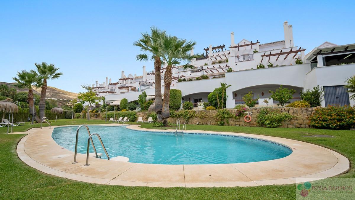 For sale of apartment in Nueva Andalucía