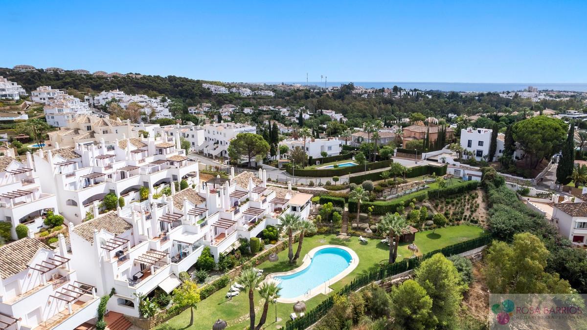 For sale of apartment in Nueva Andalucía