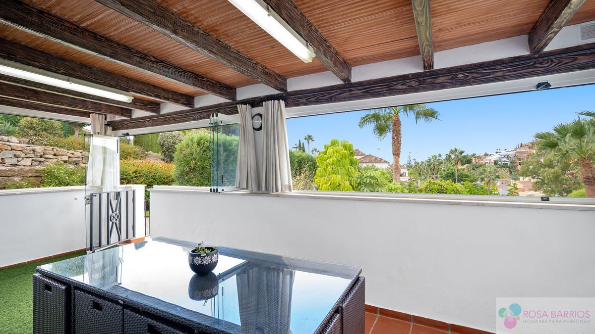 For sale of apartment in Nueva Andalucía