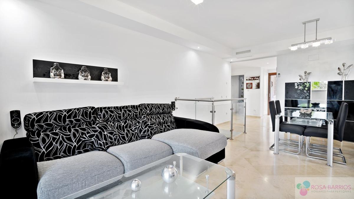 For sale of apartment in Nueva Andalucía