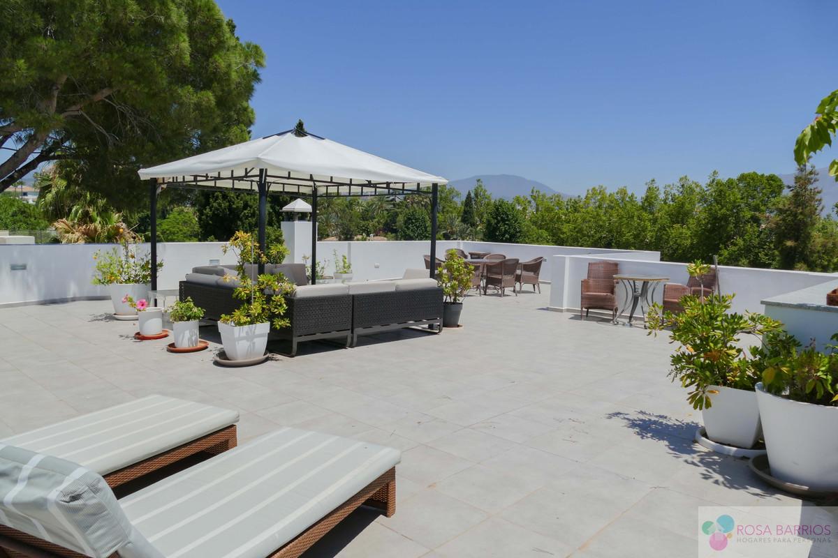For sale of villa in Guadalmina Alta
