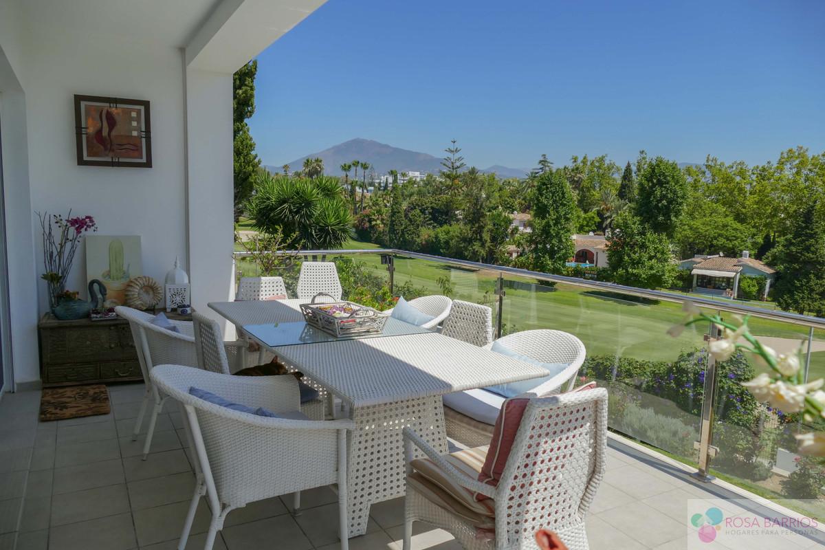 For sale of villa in Guadalmina Alta