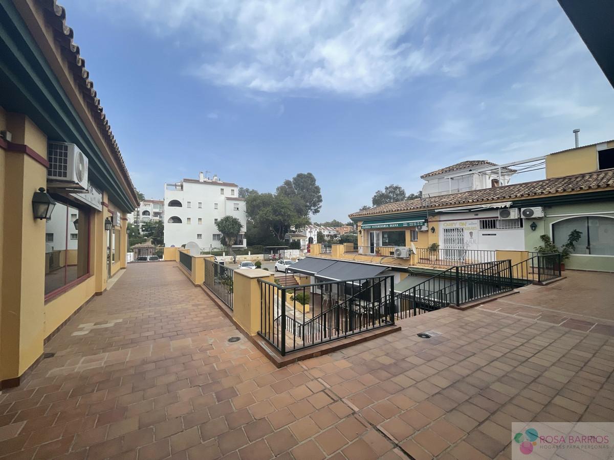 For sale of commercial in Estepona