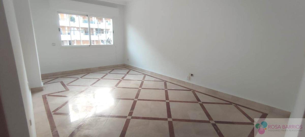 For sale of apartment in Nueva Andalucía