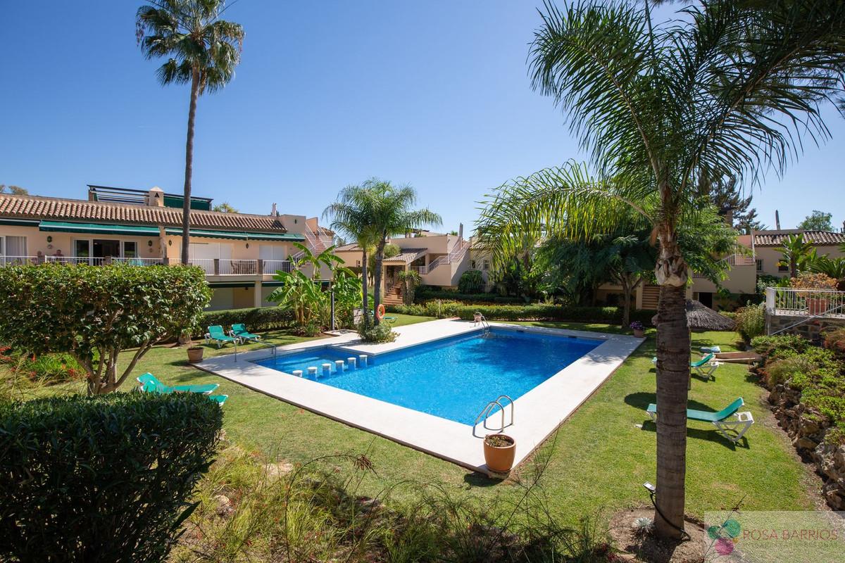 For sale of apartment in Nueva Andalucía