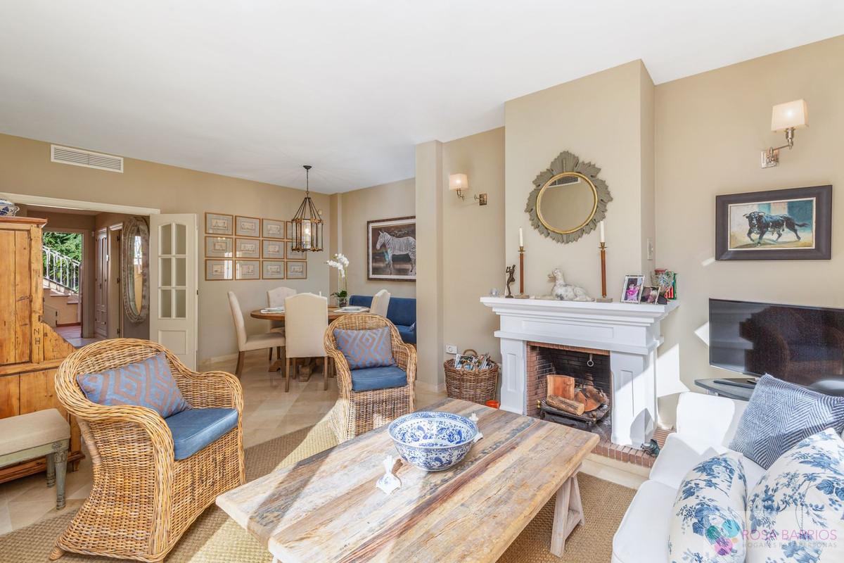 For sale of apartment in Nueva Andalucía