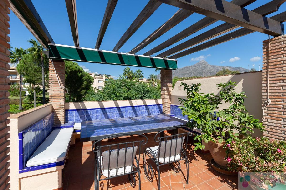 For sale of apartment in Nueva Andalucía