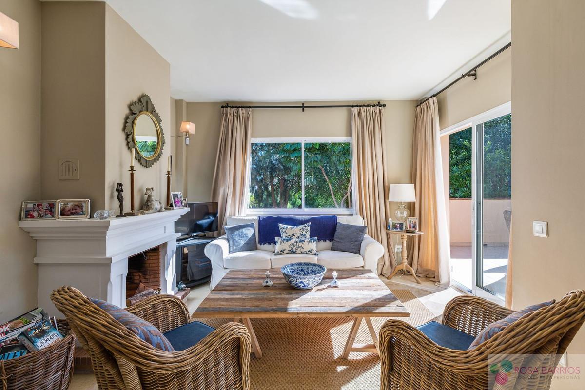 For sale of apartment in Nueva Andalucía
