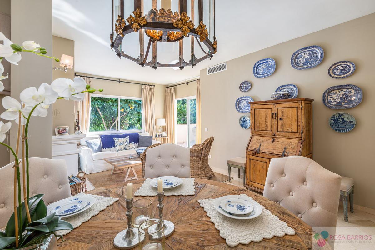 For sale of apartment in Nueva Andalucía