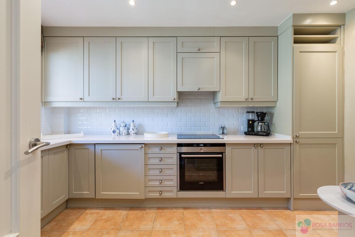 For sale of apartment in Nueva Andalucía