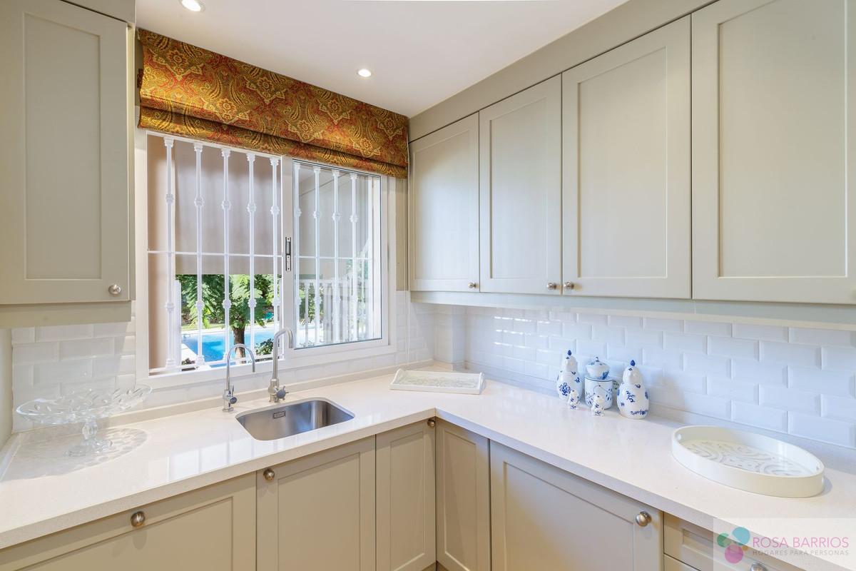 For sale of apartment in Nueva Andalucía