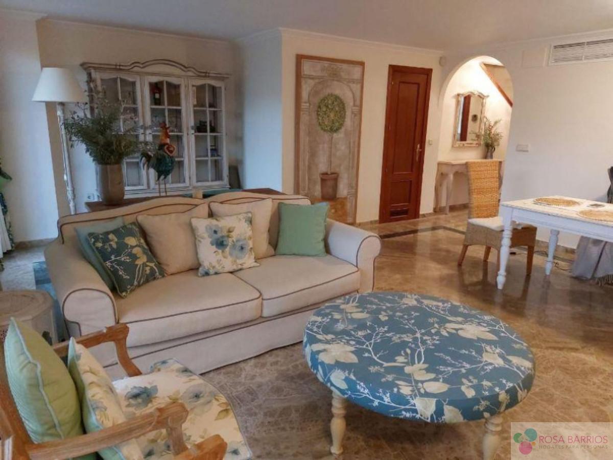 For sale of villa in Estepona