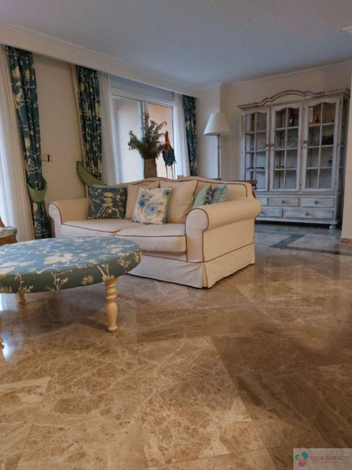 For sale of villa in Estepona