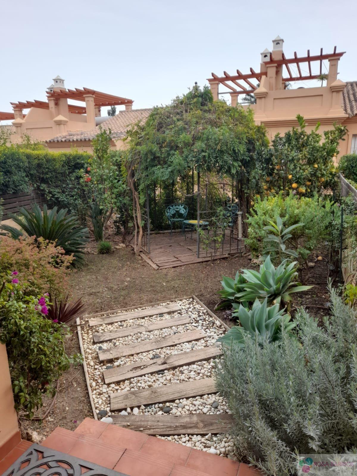 For sale of villa in Estepona