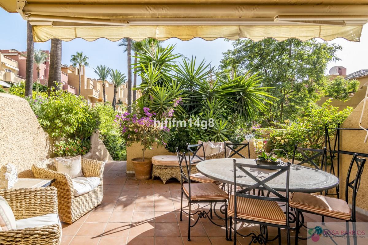 Zu verkaufen von villa in
 Nueva Andalucía
