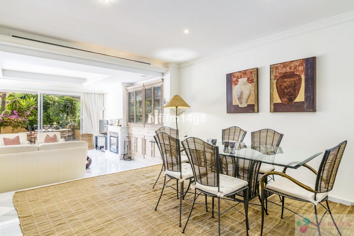 Zu verkaufen von villa in
 Nueva Andalucía