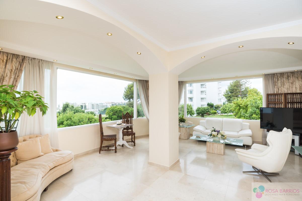For sale of apartment in Guadalmina Alta