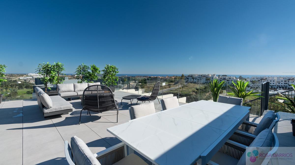 For sale of penthouse in Estepona