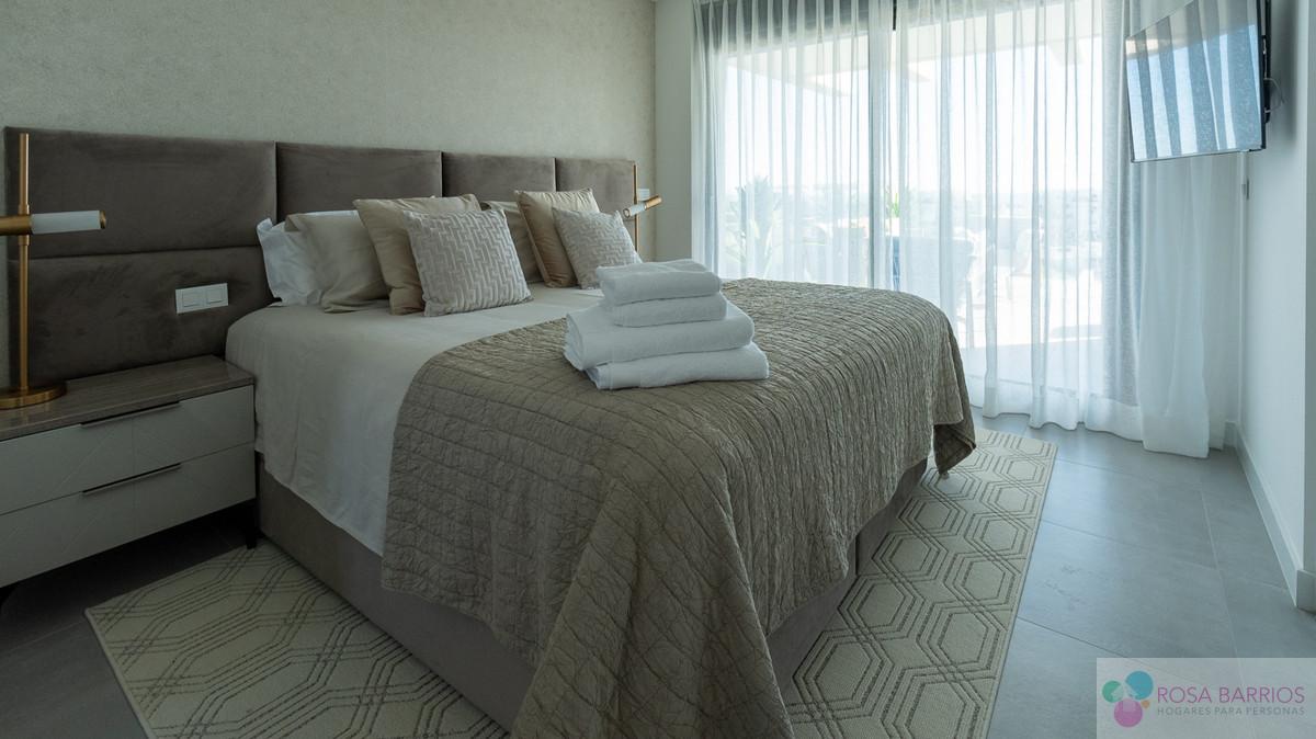 For sale of penthouse in Estepona