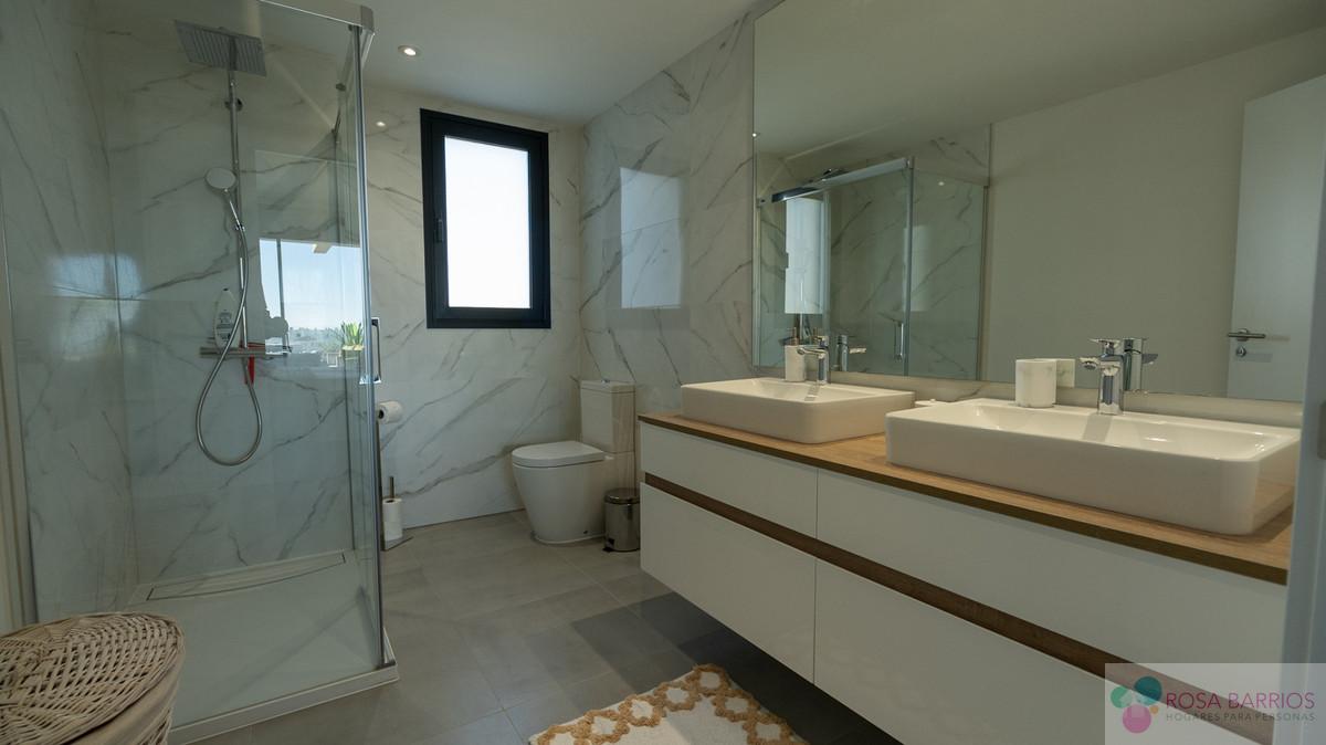 For sale of penthouse in Estepona