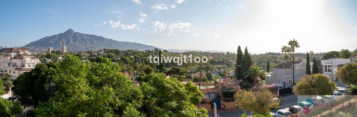 For sale of apartment in Nueva Andalucía