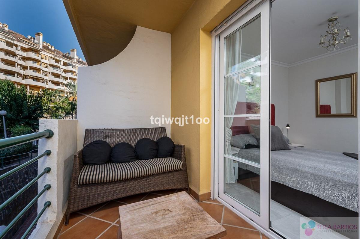 For sale of apartment in Nueva Andalucía