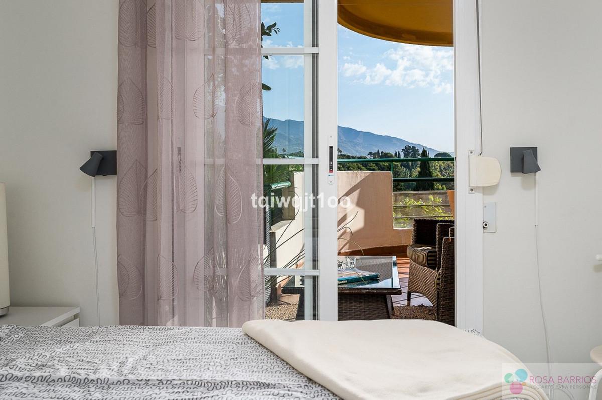 For sale of apartment in Nueva Andalucía