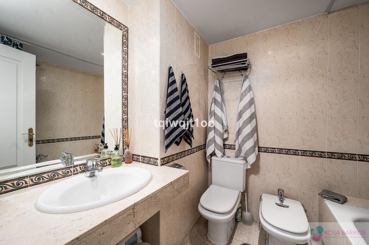 For sale of apartment in Nueva Andalucía