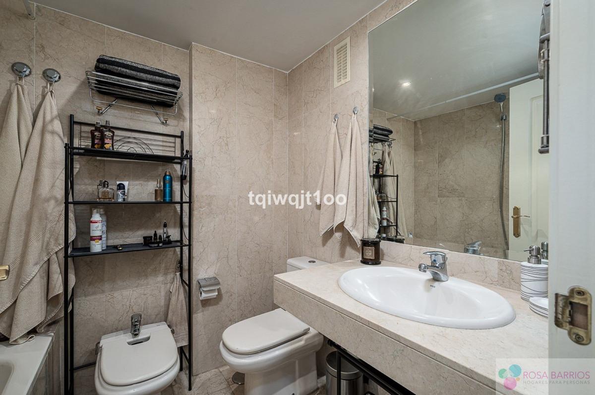 For sale of apartment in Nueva Andalucía