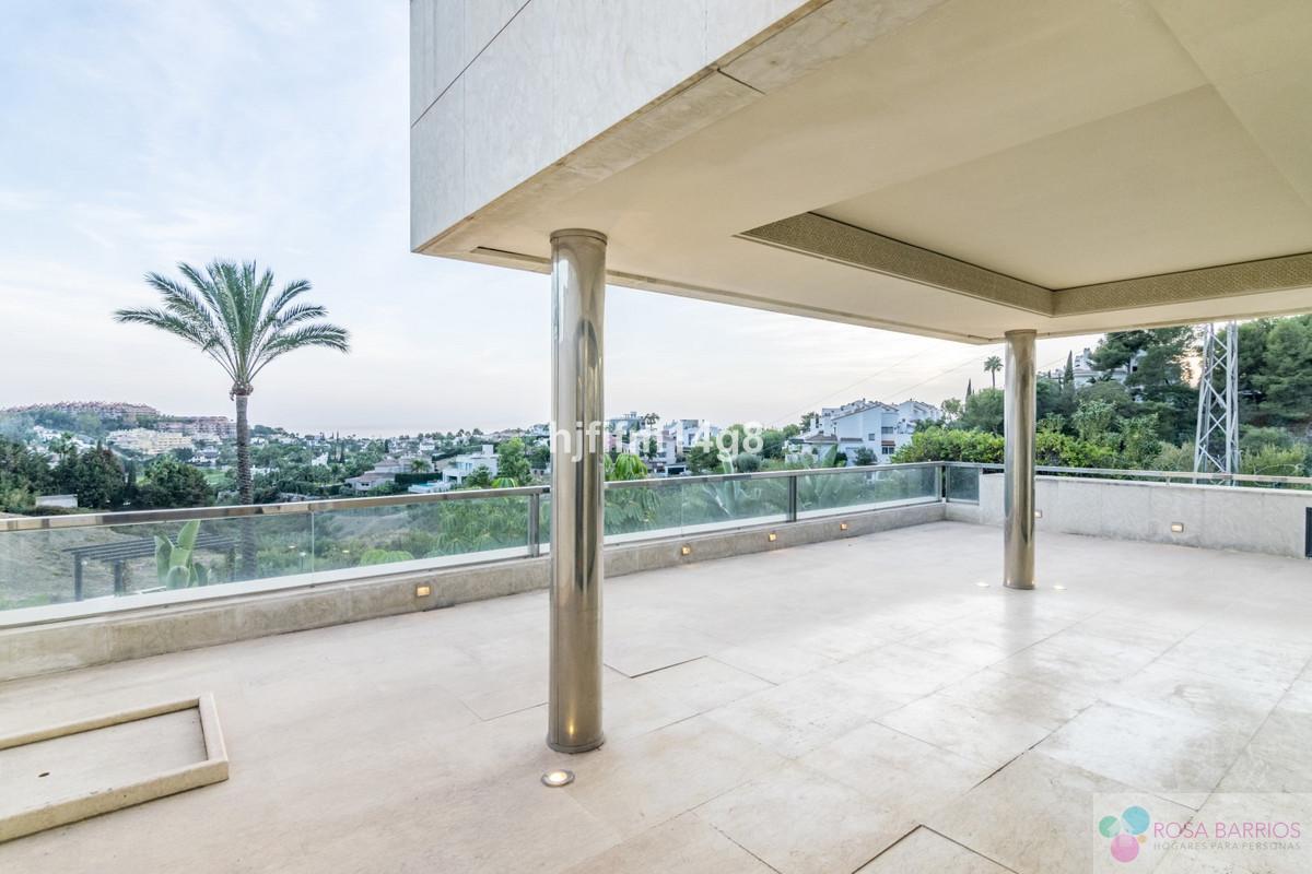 For sale of apartment in Nueva Andalucía